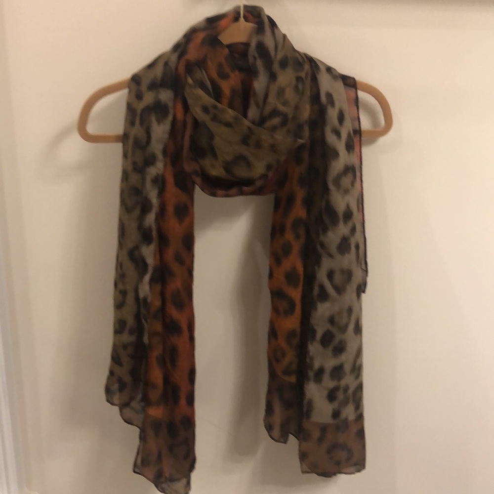 Chico’s Anniversary ombré animal print scarf/wrap - Picture 2 of 9